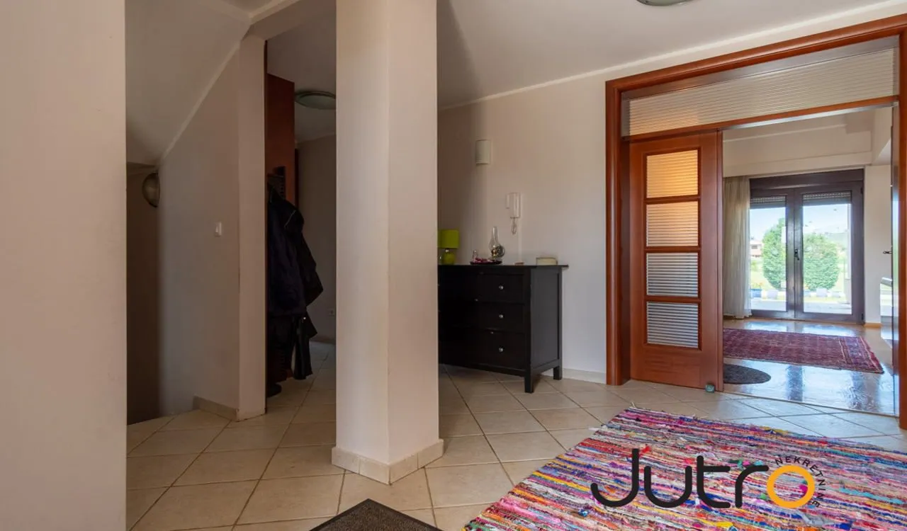 Rent, house, 320m², Donja Gorica, Podgorica