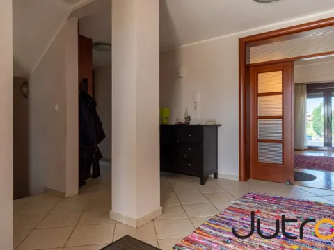 Izdavanje, kuća, 320m², Donja Gorica, Podgorica - image 34