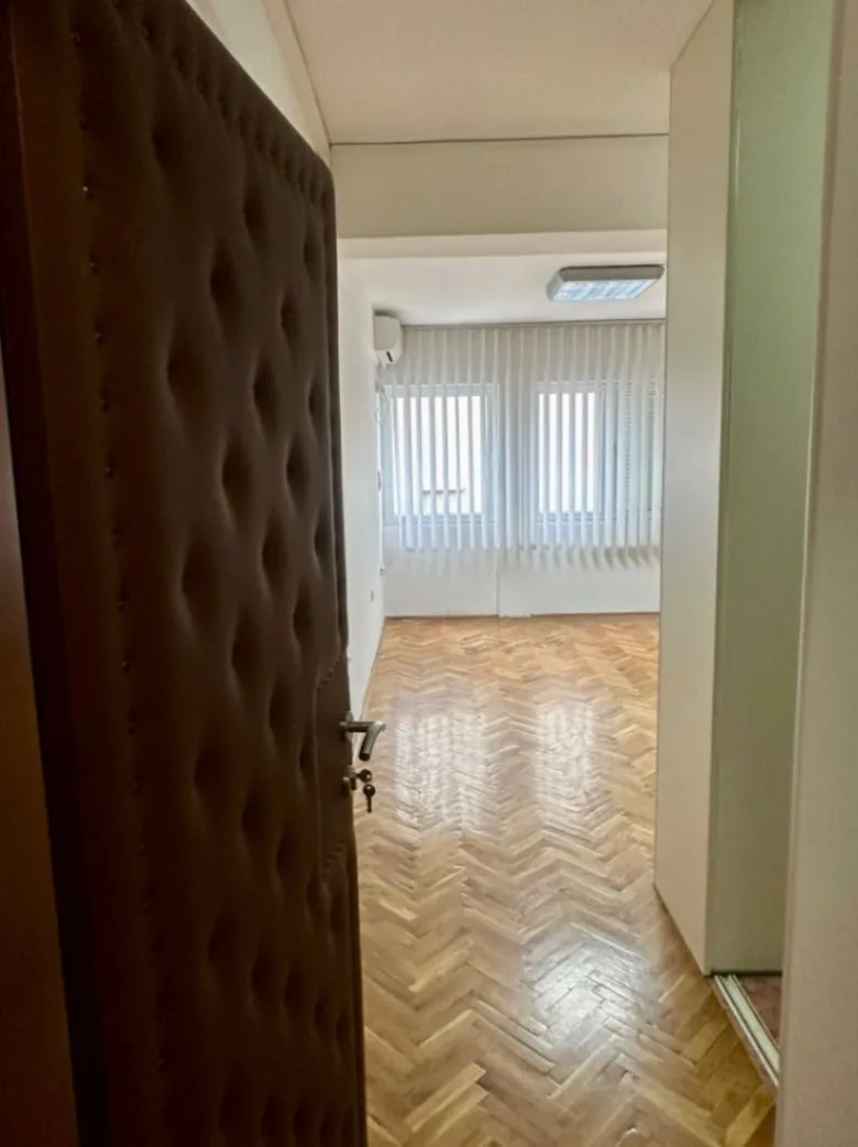 Izdavanje, jednosoban stan, 40m², Centar, Podgorica