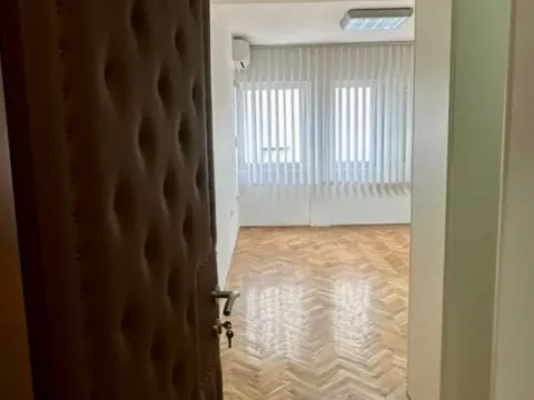 Izdavanje, jednosoban stan, 40m², Centar, Podgorica - image 1