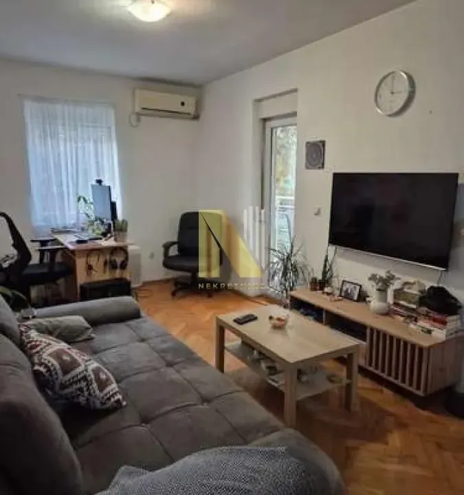Izdavanje, dvosoban stan, 45m², Rotkvarija, Novi Sad Sve Podlokacije