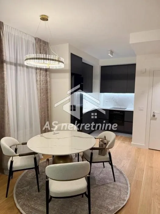 Izdavanje, trosoban stan, 76m², Savski Venac, Beograd