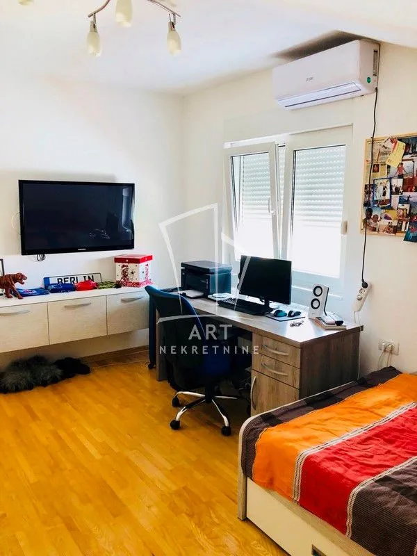 Sale, four bedroom apartment, 124m², Uciteljsko Naselje, Zvezdara Sve Podlokacije