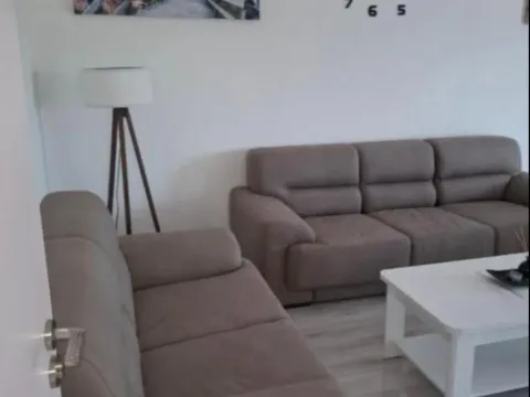 Izdavanje, dvosoban stan, 75m², Radanovići, Kotor - image 3