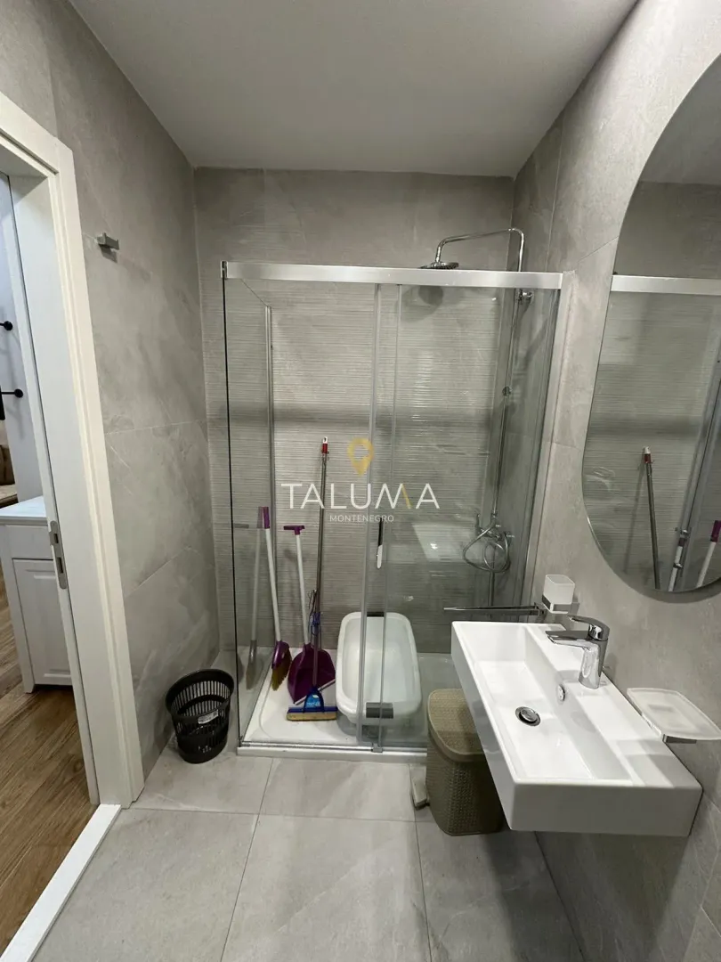 Izdavanje, jednosoban stan, 42m², City Kvart, Podgorica