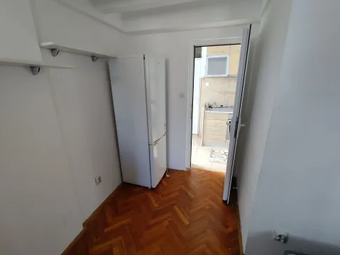 Prodaja, garsonjera, 24m², Pejton, Podgorica - image 9