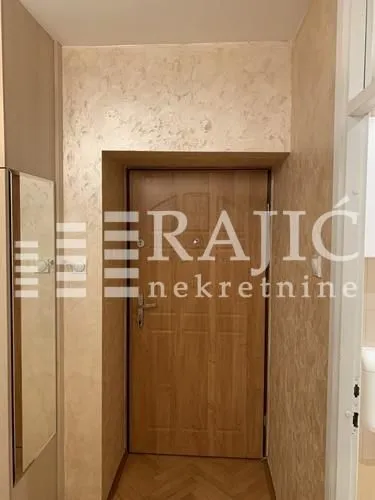 Izdavanje, trosoban stan, 80m², Novi Beograd Sve Podlokacije, Beograd