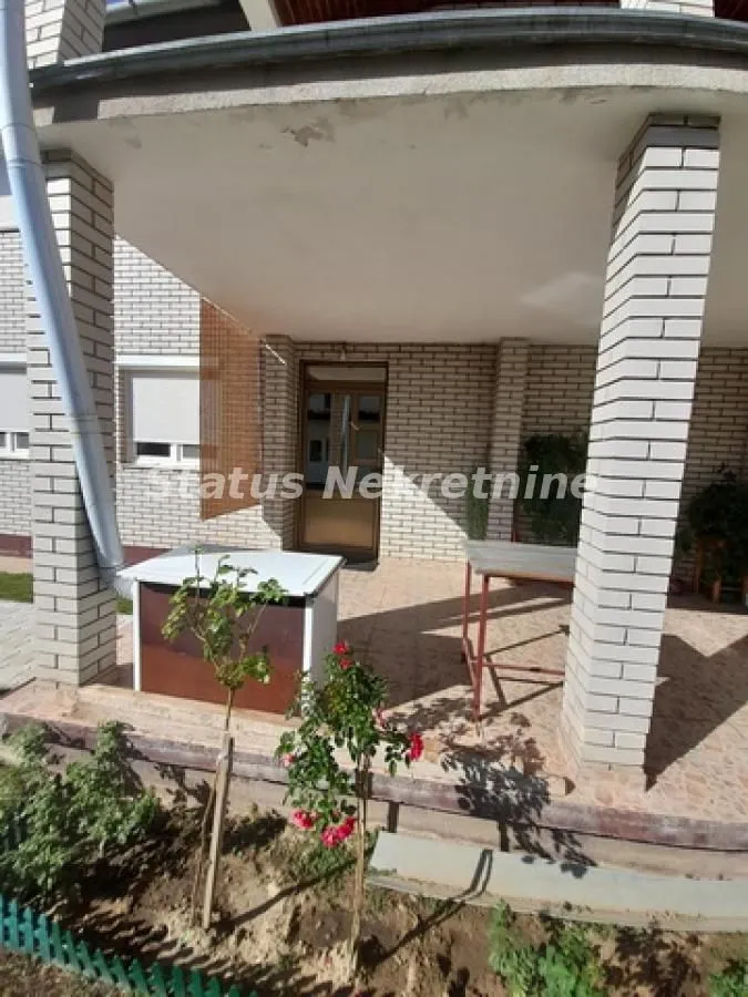 Prodaja, četvorosoban stan, 160m², Lipov gaj, Novi Sad Sve Podlokacije