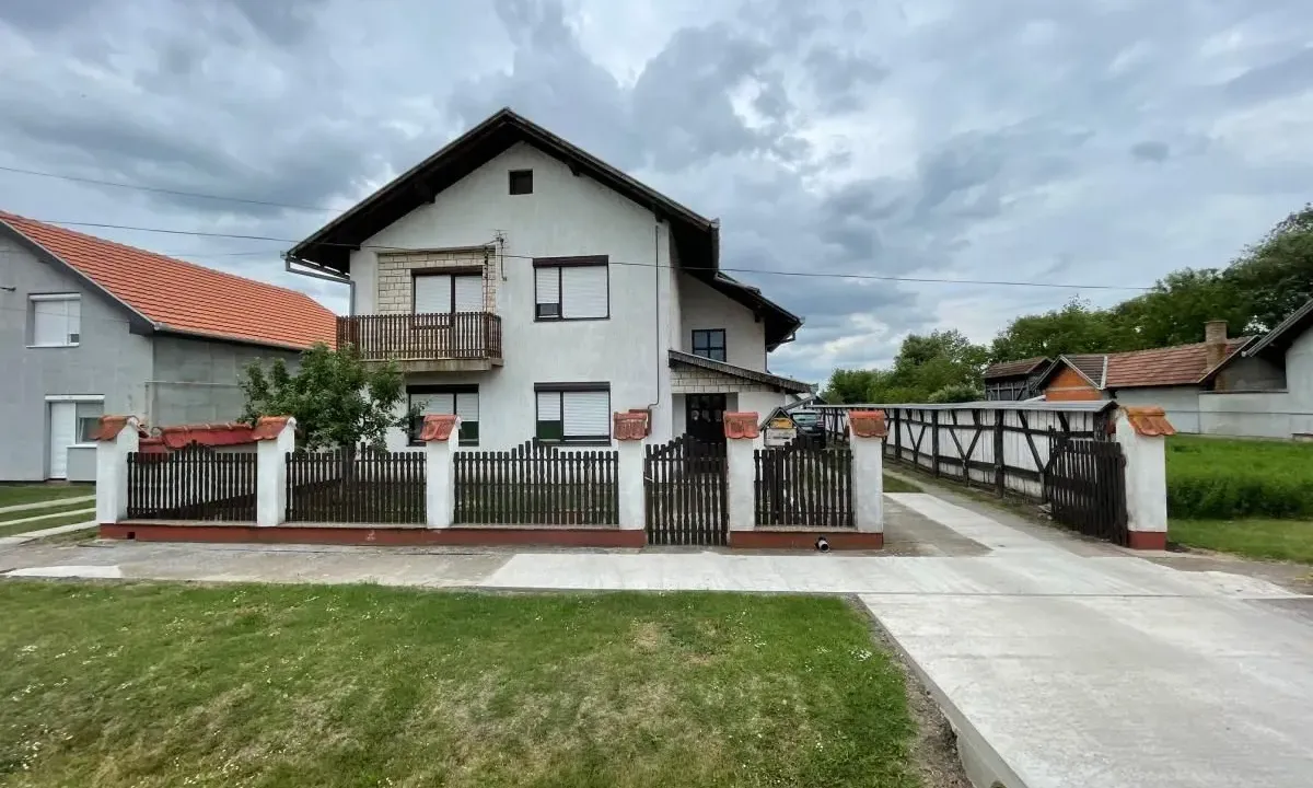 Prodaja, kuća, 250m², Žitište, Zrenjanin