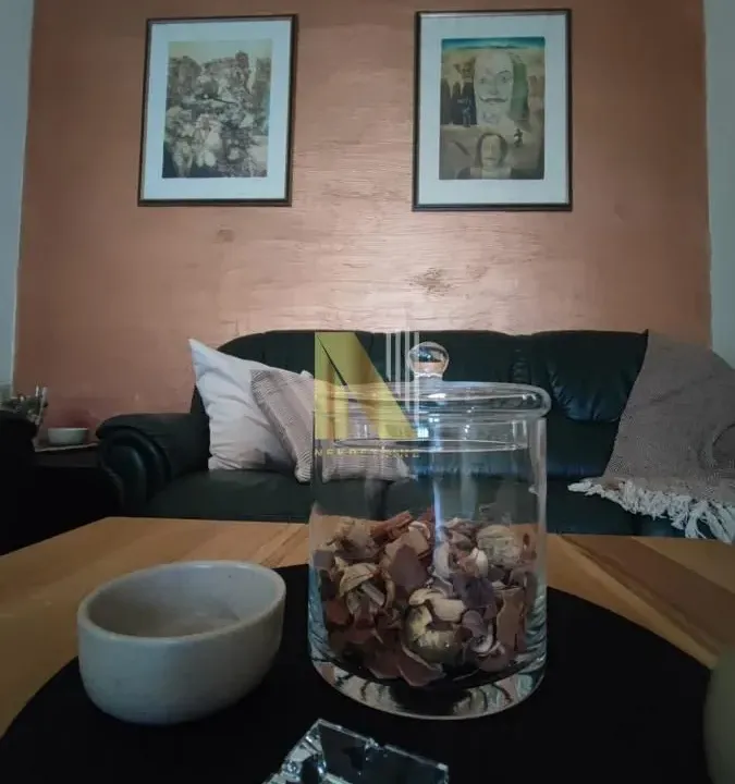 Izdavanje, trosoban stan, 55m², Centar, Novi Sad