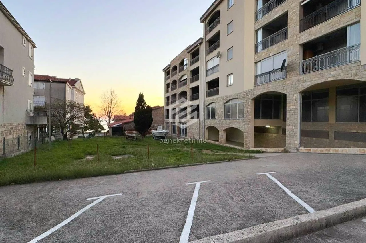 Rent, office space, 406m², Petrovac, Budva
