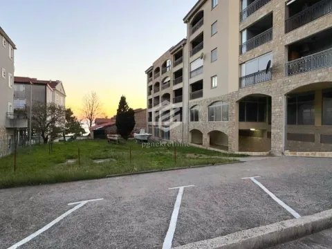 Rent, office space, 406m², Petrovac, Budva - image 17