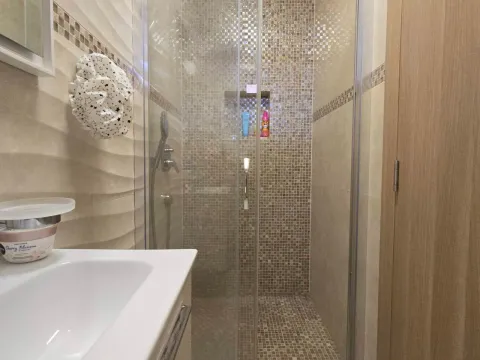 Sale, house, 200m², Rogami, Podgorica - image 8