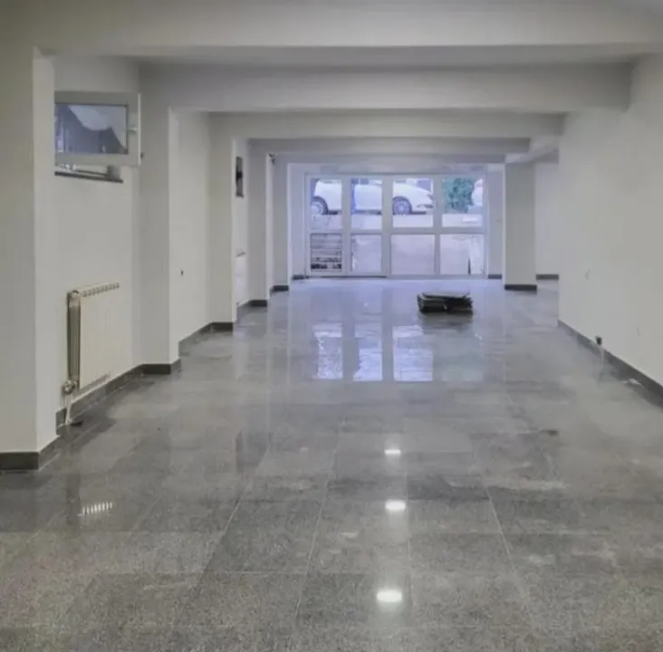 Izdavanje, poslovni prostor, 200m², Gorica C, Podgorica