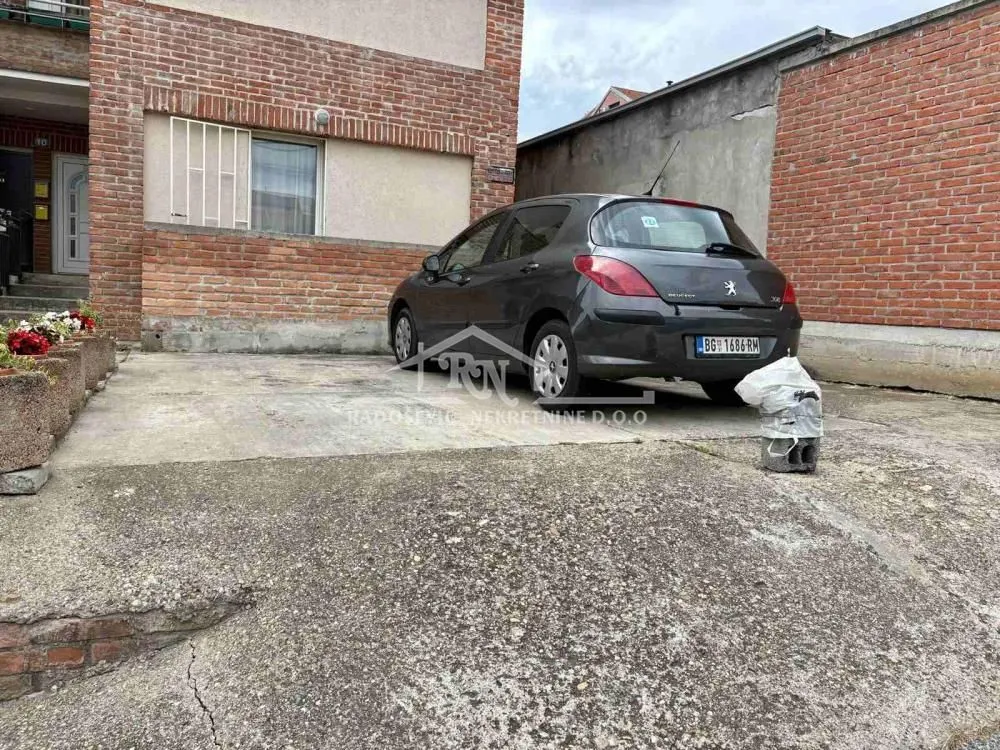 Prodaja, četvorosoban stan, 89m², Petlovo Brdo, Beograd