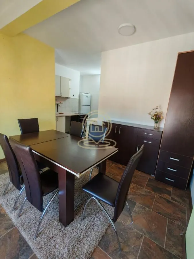 Izdavanje, četvorosoban stan, 120m², Petlovo Brdo, Beograd