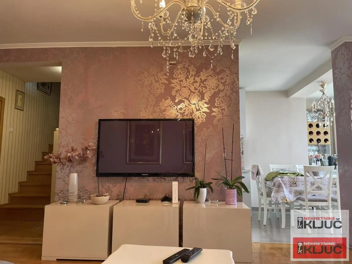 Prodaja, četvorosoban stan, 124m², Grbavica, Novi Sad Sve Podlokacije