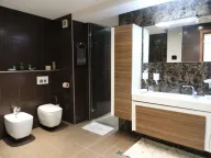 Izdavanje, četvorosoban stan, 178m², Tološka šuma, Podgorica - image 9