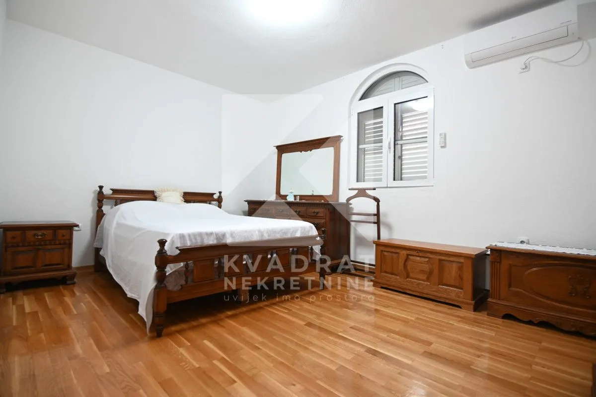 Rent, house, 400m², Zlatica, Podgorica