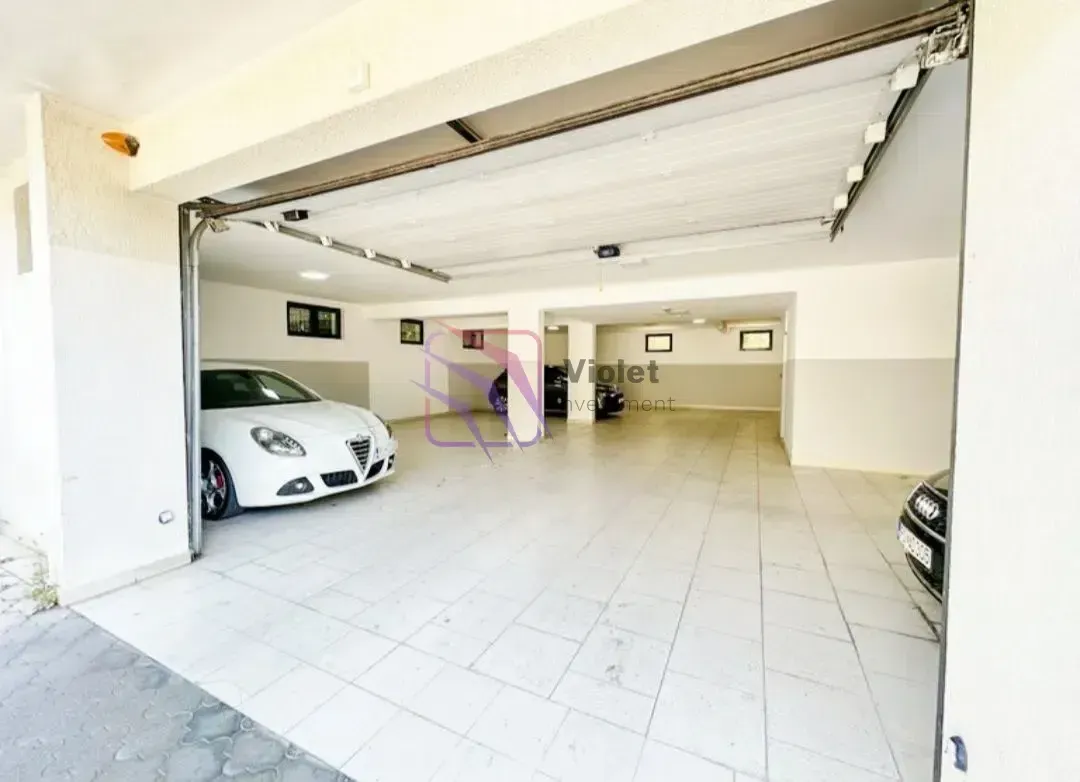 Prodaja, trosoban stan, 130m², Gorica C, Podgorica