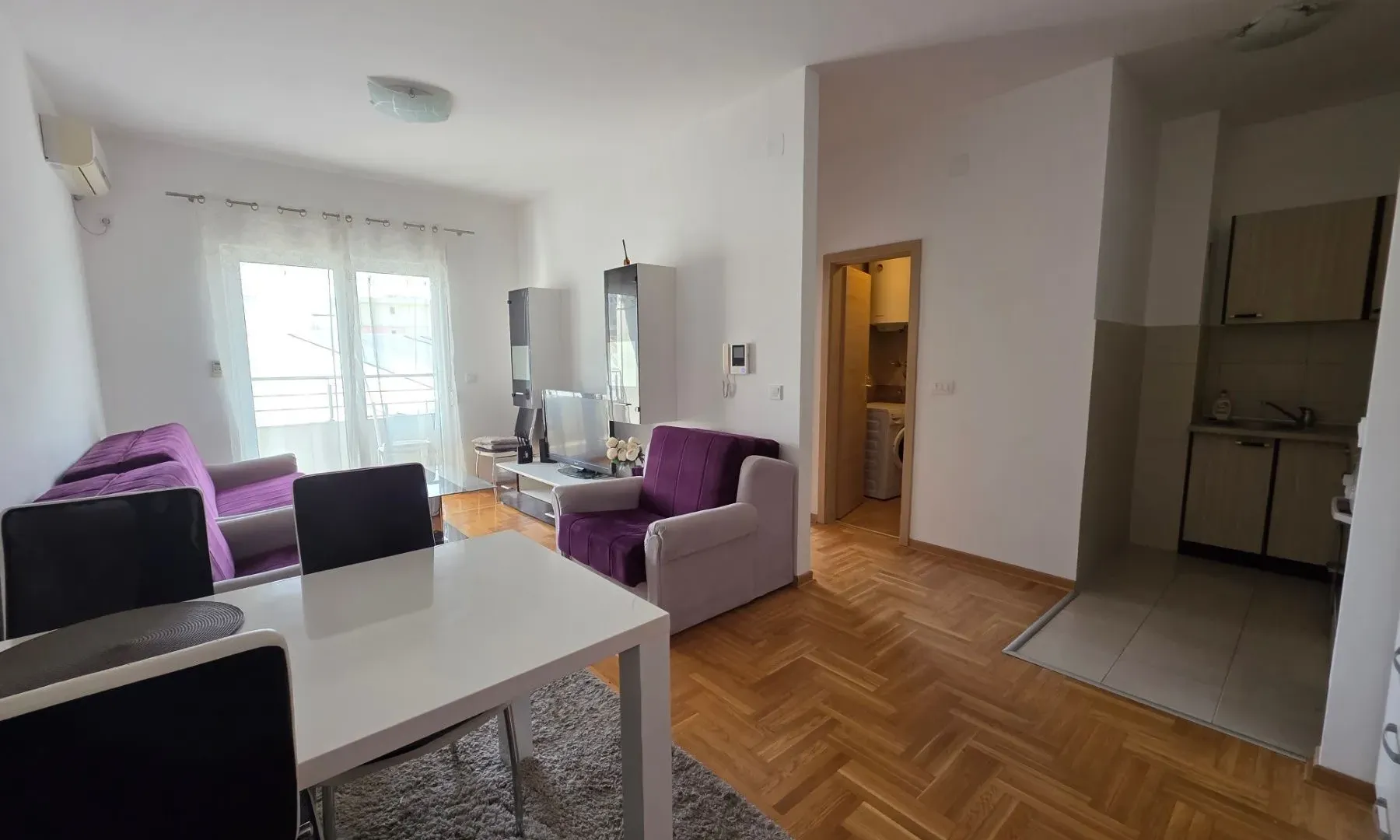 Rent, one bedroom apartment, 45m², Budva, Crna Gora