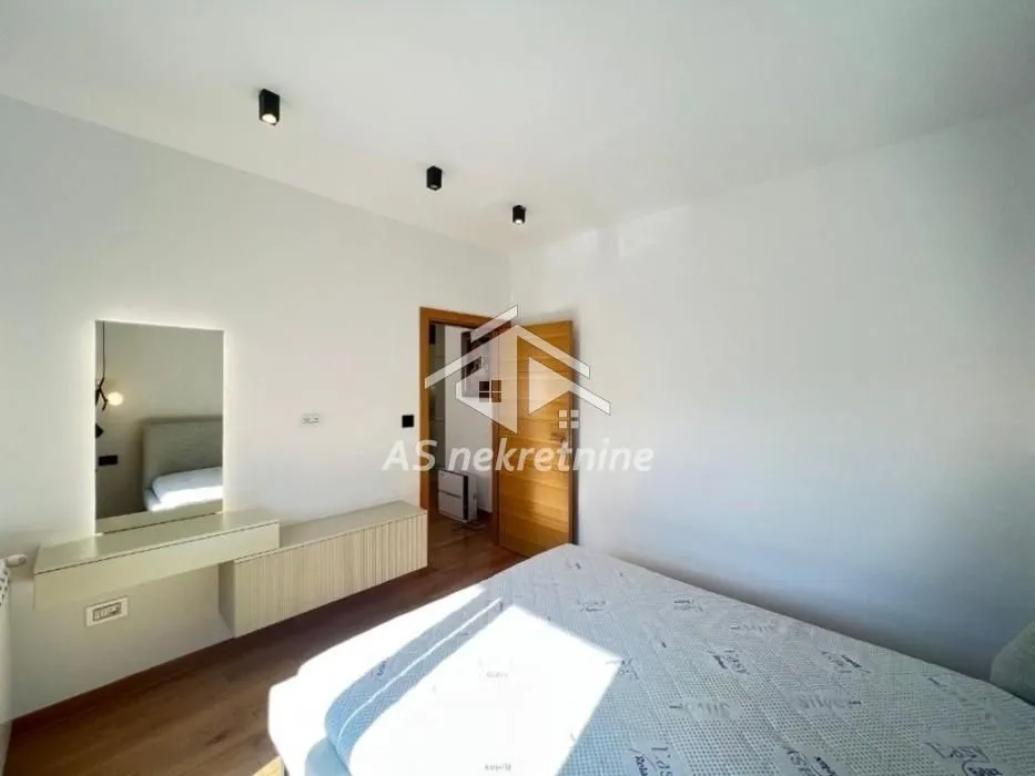 Prodaja, četvorosoban stan, 88m², Južni Bulevar, Vračar Sve Podlokacije