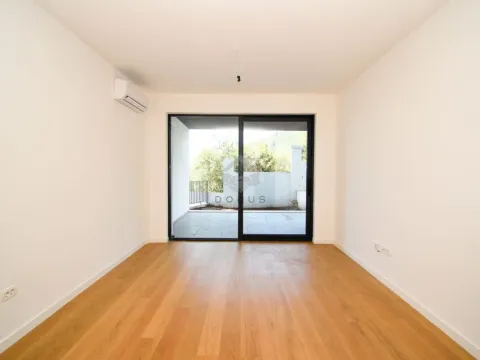 Prodaja, jednosoban stan, 56m², Bečići, Budva - image 1