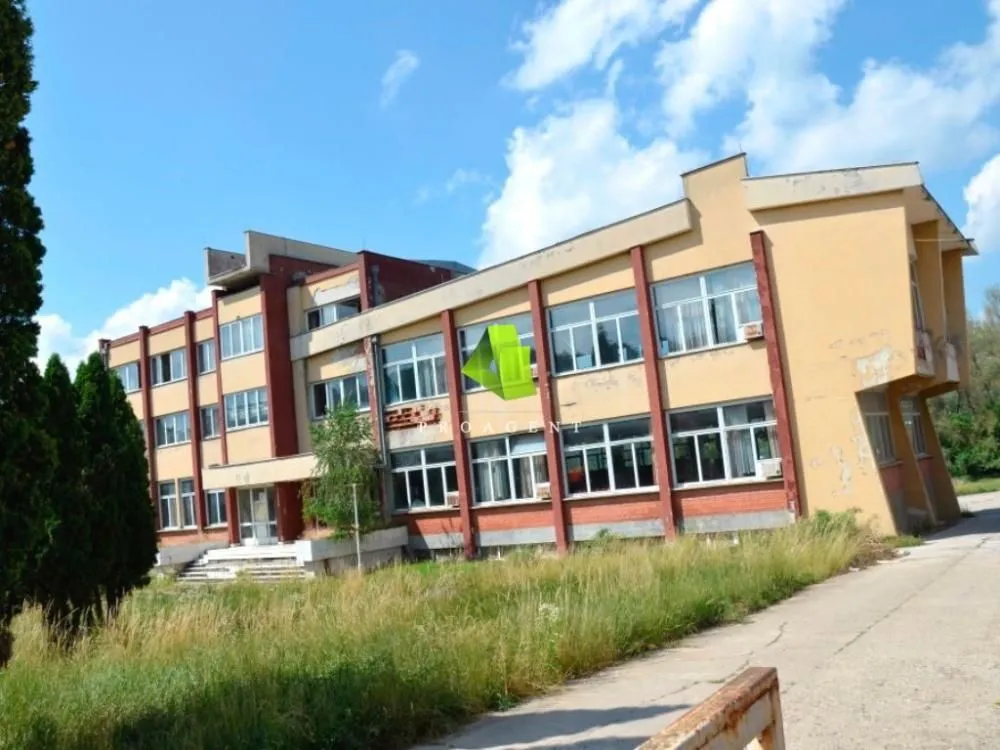 Rent, office space, 1900m², Svrljig, Srbija