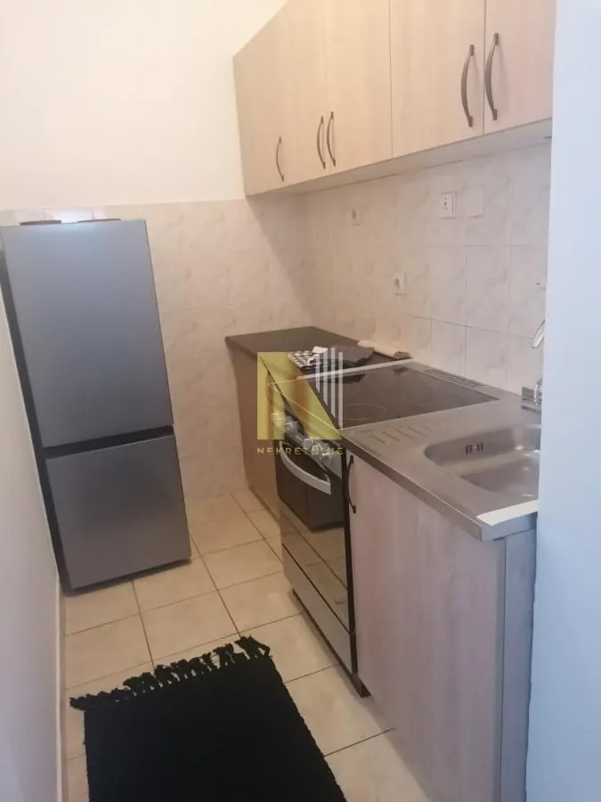 Izdavanje, dvosoban stan, 41m², Bulevar Oslobodjenja, Novi Sad Sve Podlokacije