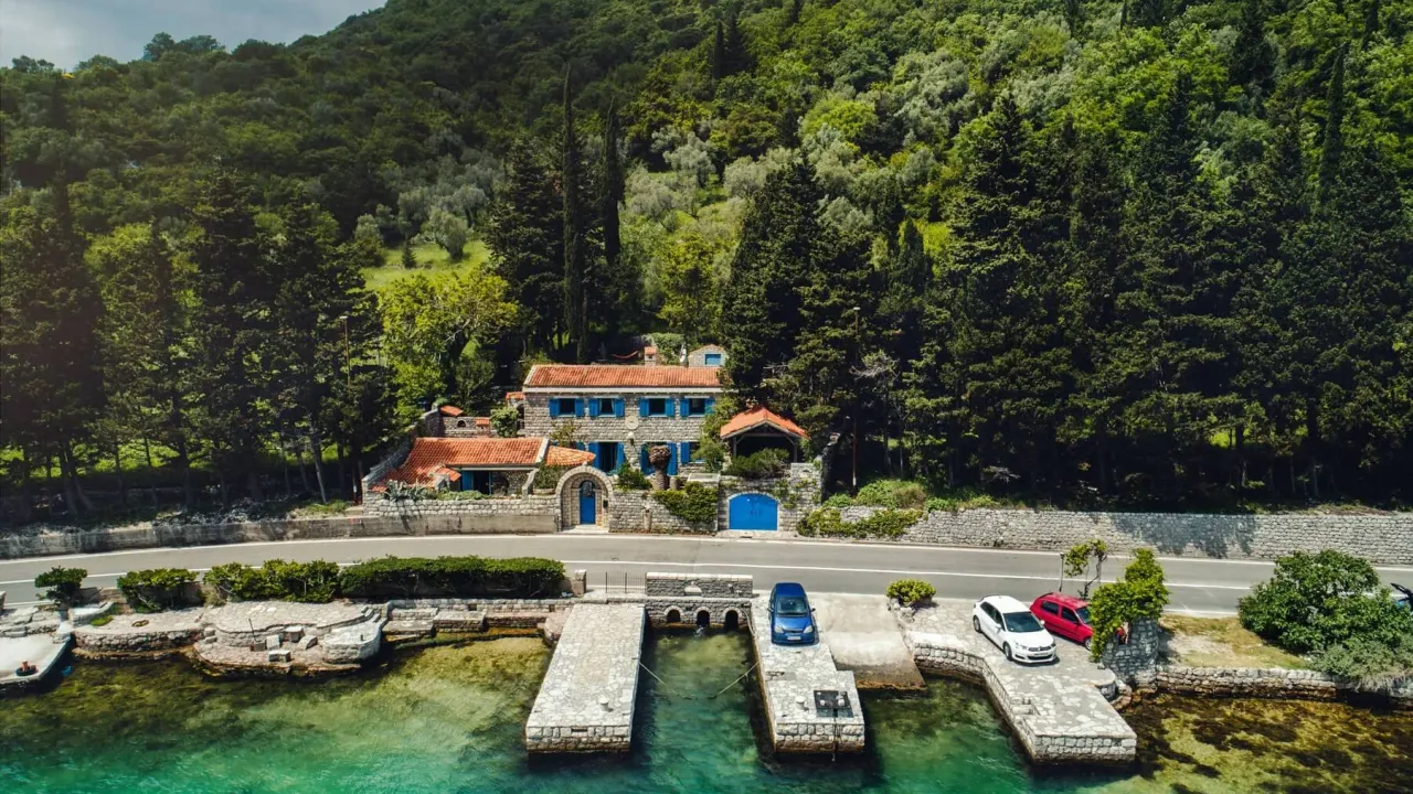 Rent, house, 200m², Kotor, Crna Gora