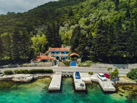 Izdavanje, kuća, 200m², Kotor, Crna Gora - image 1