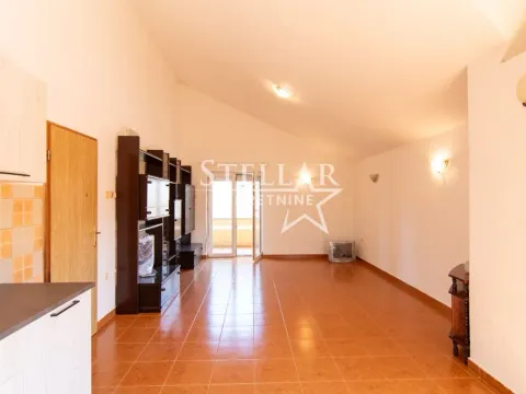 Izdavanje, jednosoban stan, 85m2, Blok 9, Podgorica Izdavanje, jednosoban stan, 85m2, Blok 9, Podgorica