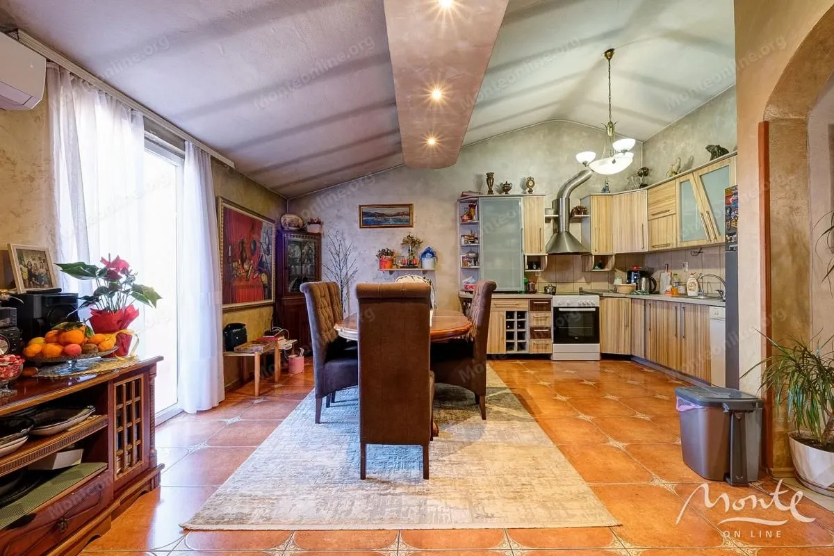 Prodaja, kuća, 219m², Dobrota, Kotor