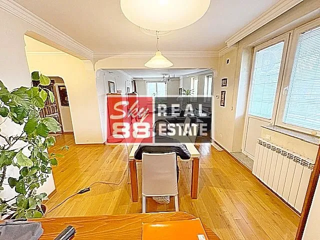 Rent, four bedroom apartment, 120m², Savski Venac, Beograd