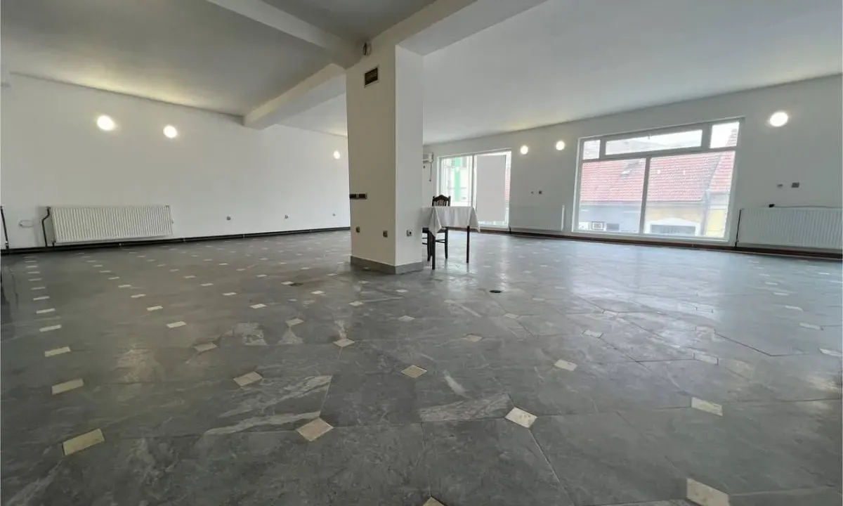 Izdavanje, poslovni prostor, 142m², Salajka, Novi Sad Sve Podlokacije