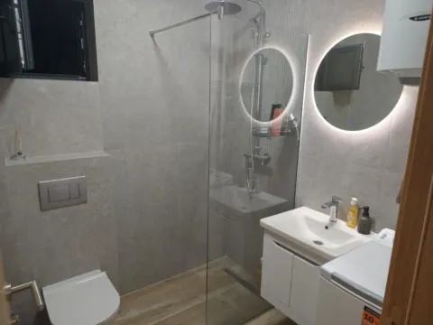 Izdavanje, dvosoban stan, 61m², Bečići, Budva - image 7