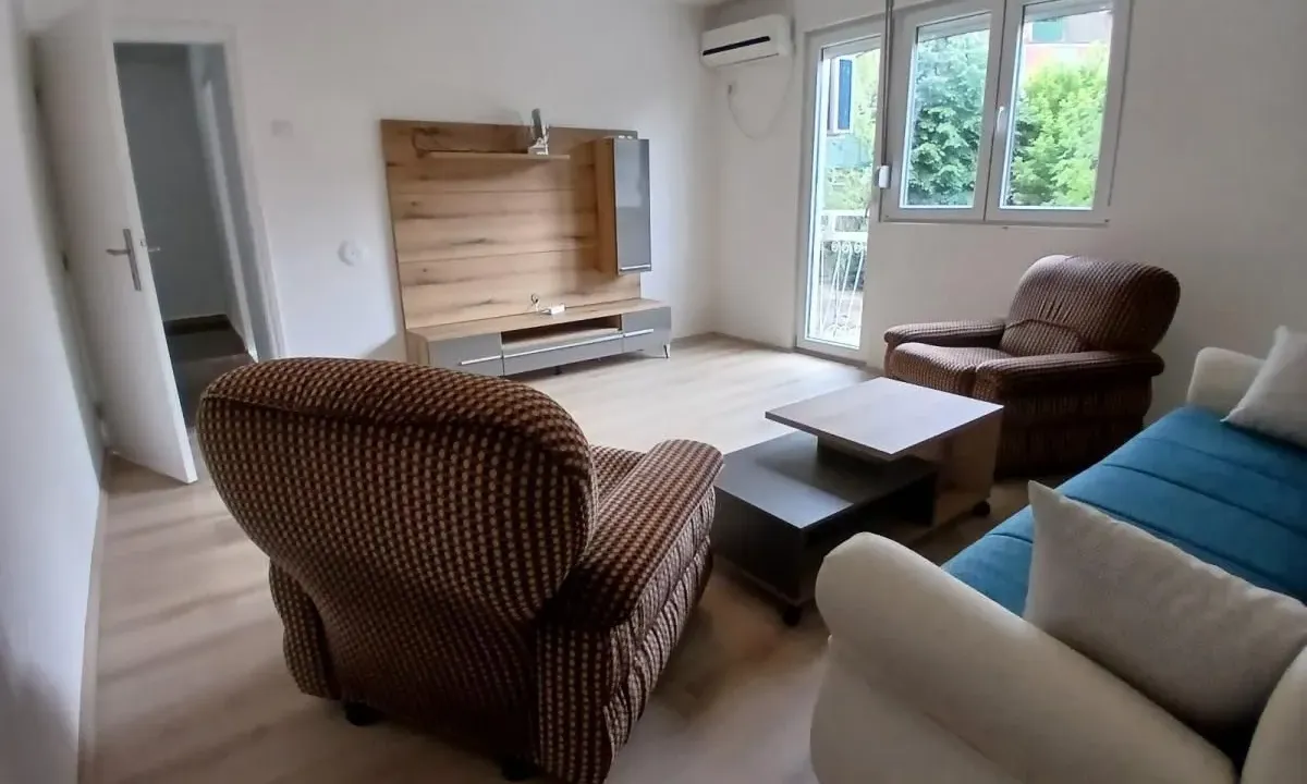 Izdavanje, dvosoban stan, 58m², Vašarište, Jagodina