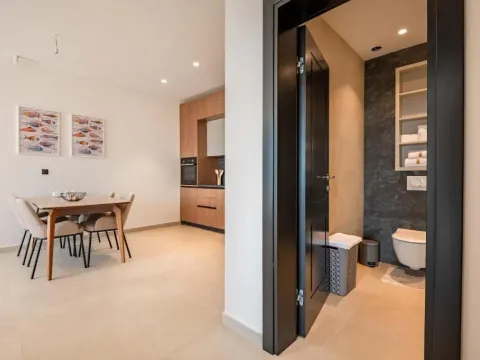 Izdavanje, kuća, 318m², Reževići, Budva - image 18