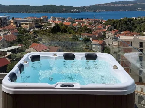 Sale, two bedroom apartment, 185m², Mažina, Tivat