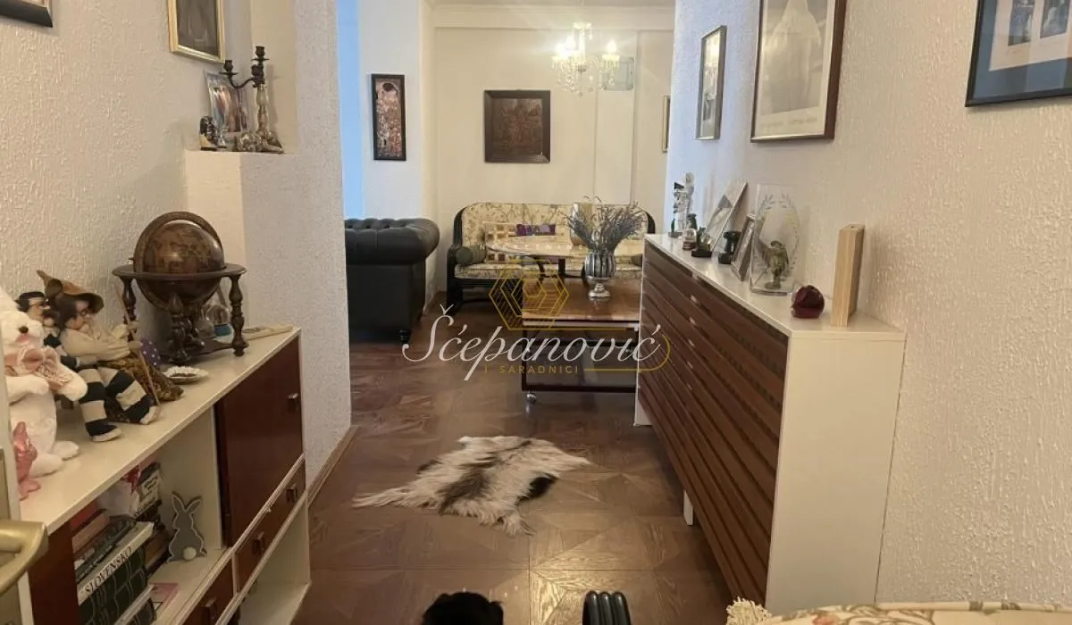 Prodaja, četvorosoban stan, 115m², Centar, Novi Sad