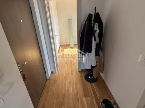 Prodaja, jednosoban stan, 43m², Centar, Stara Pazova - image 1