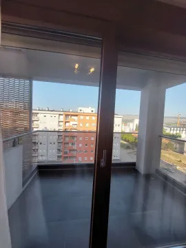 Pogled sa terase na okolne zgrade. - image 11