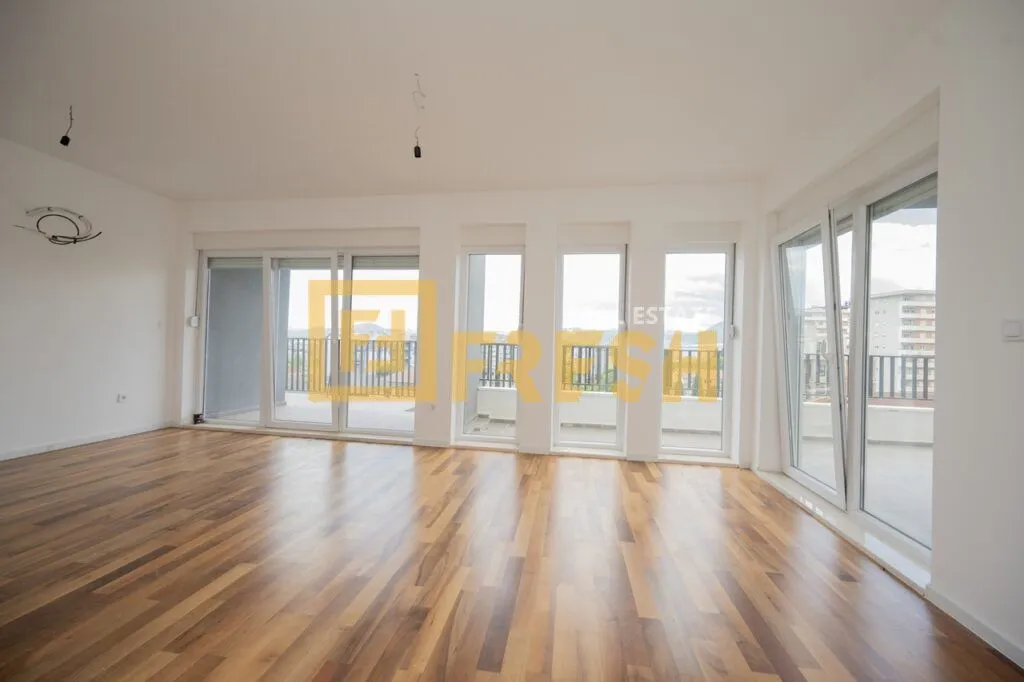 Prodaja, trosoban stan, 131m², Krivi Most, Podgorica