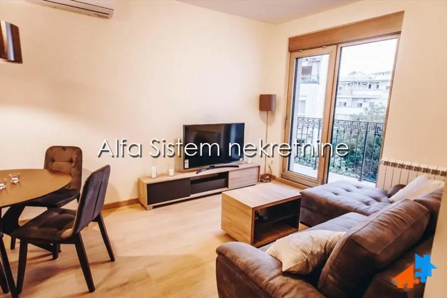 Izdavanje, trosoban stan, 68m², Crveni Krst, Beograd