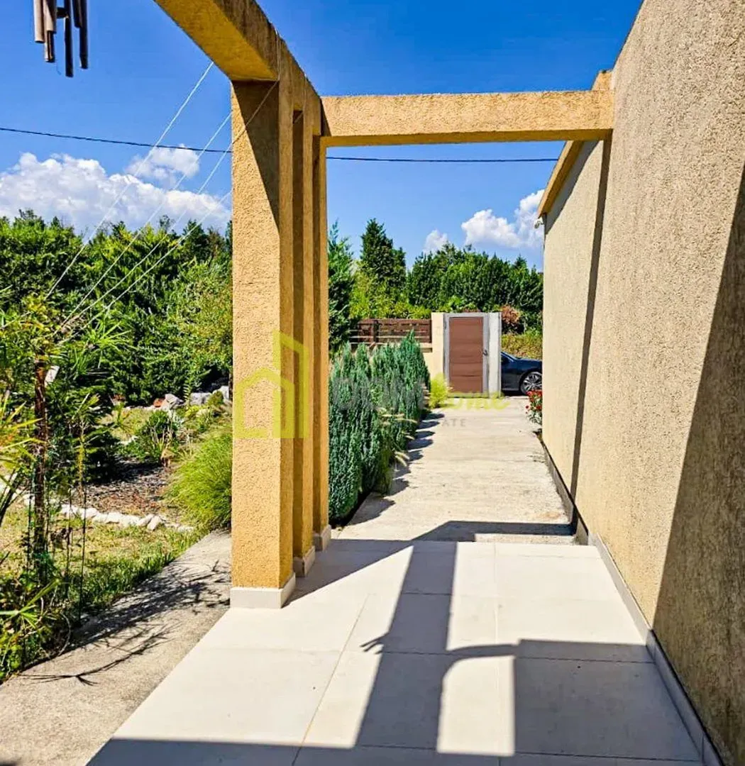 Rent, house, 194m², Tološi, Podgorica