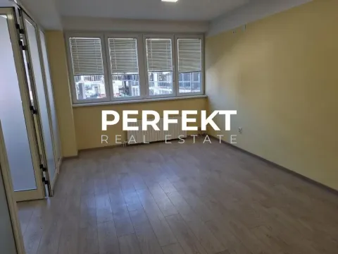 Izdavanje, poslovni prostor, 49m², Centar, Pančevo - image 9