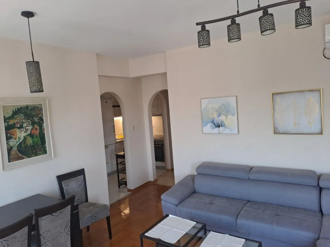 Izdavanje, dvosoban stan, 65m², Zabjelo, Podgorica