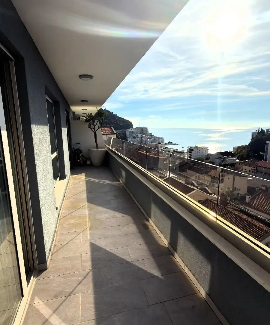 Sale, three bedroom apartment, 184m², Bečići, Budva