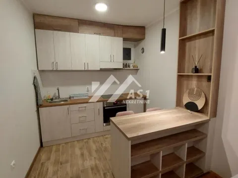 Izdavanje, jednosoban stan, 36m², Bulevar Evrope, Novi Sad Sve Podlokacije - image 3