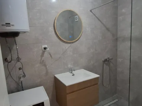 Izdavanje, dvosoban stan, 60m², Zagorič, Podgorica - image 9